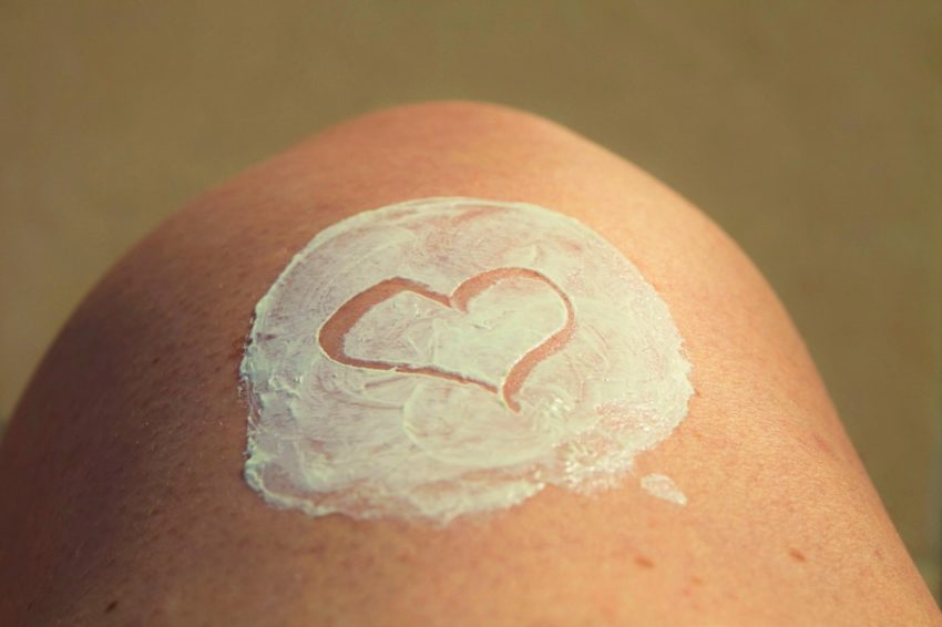 cellulit sunblock-skincare-healthy-skin-heart-161608